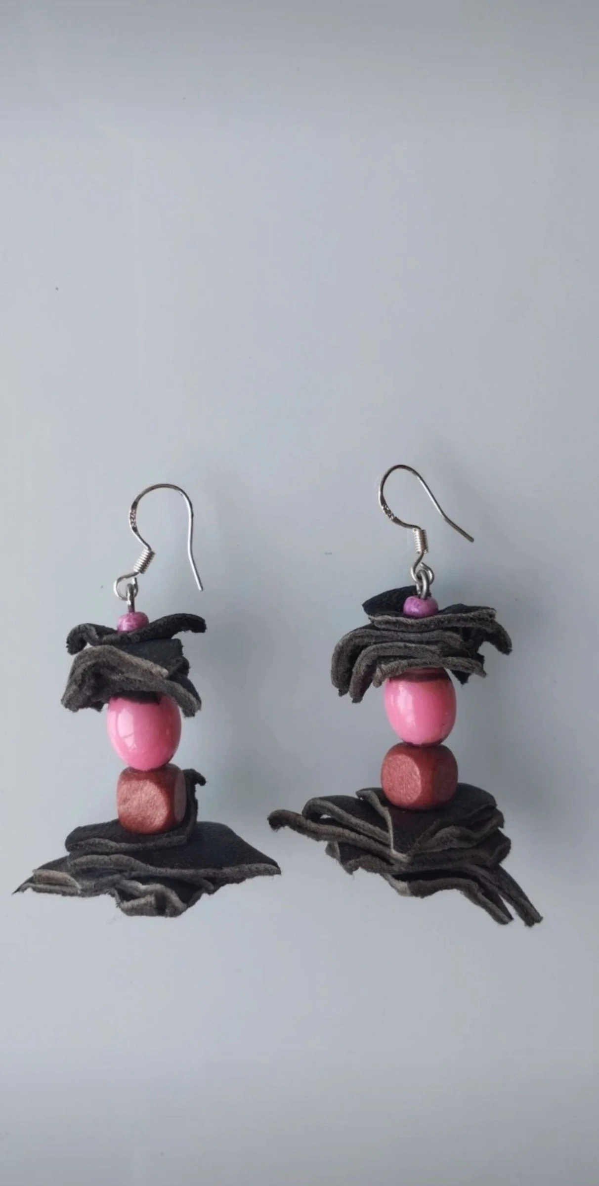 💖🪾🐂Mooie Lederen Oorbellen van Hars en Hout🐂🪾💖 – photo 2